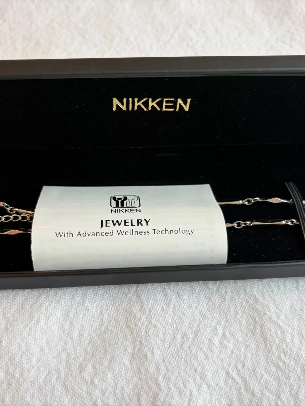 Nikken Platinum-Tone Magnetic Wellness Necklace NIB Vintage Never Worn